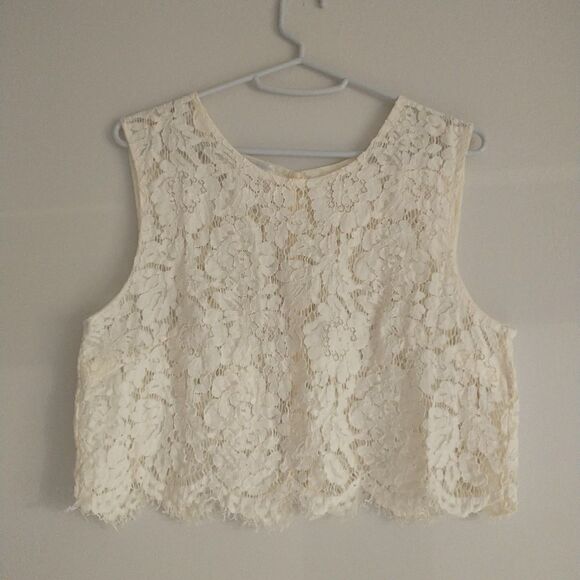 Jenny Yoo Tops - Jenny Yoo Collection Top Womens M Cream Floral Lace Scalloped Bridal Sheer Mob